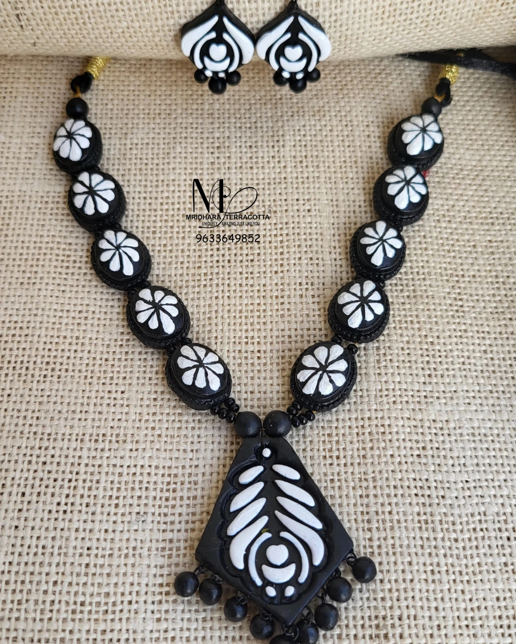 Handcrafted terracotta necklace with matching earring in black and white colour